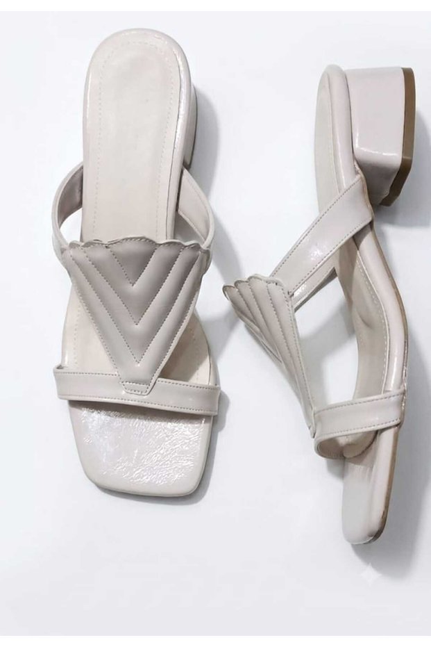 Women's Beige Metallic Oyster Detailed Blunt Toe Thick Heeled Slippers