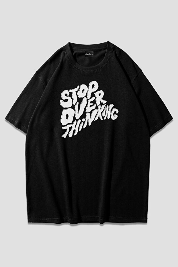 تي شيرت أسود كبير الحجم من Stop Overthinking