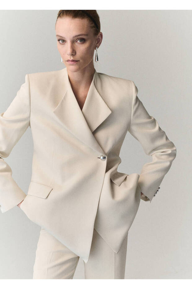 Klapa detaylı blazer ceket
