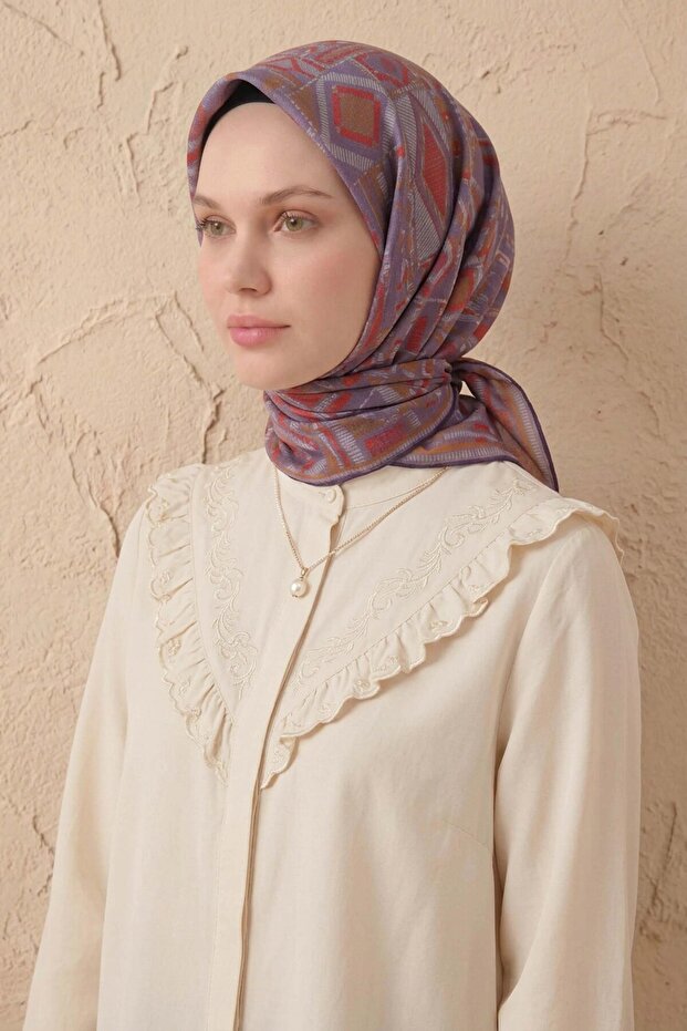 وشاح ناعم بنمط هندسي أرجواني 90x90
