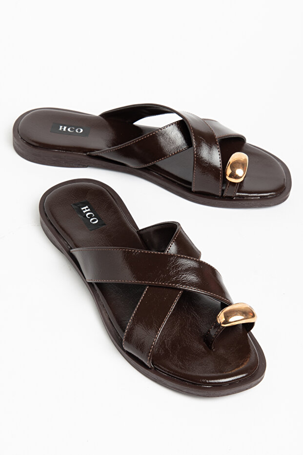 Non-Slip Flat Sole Slippers with Toe Buckle Detail