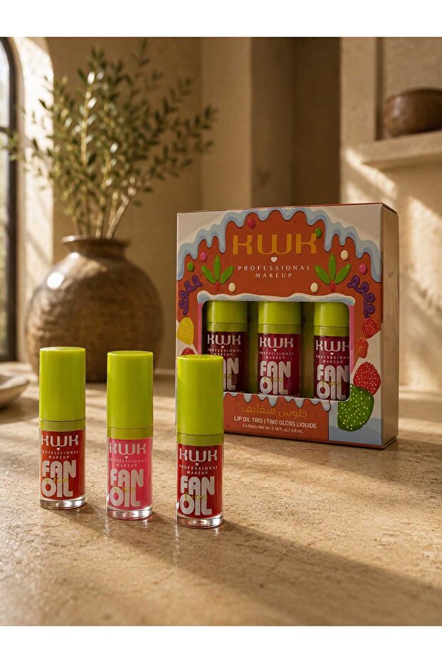 Lip glosses in 3 shades