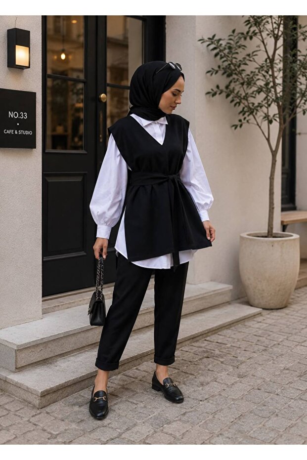 سترة نسائية طويلة سوداء بياقة على شكل حرف V وحزام
