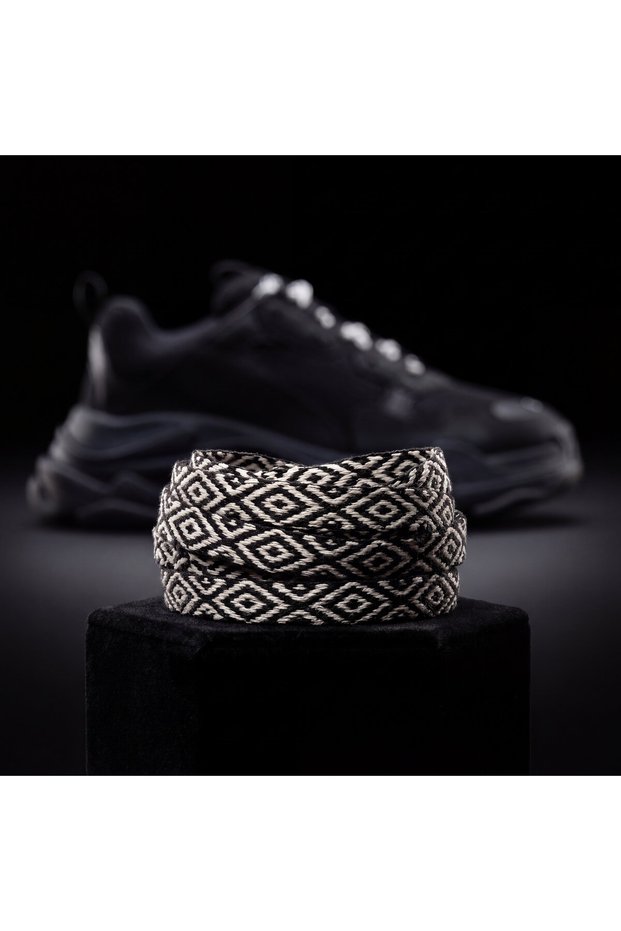 Black and White Zigzag Patterned Flat Shoelaces Compatible with Sports Sneakers