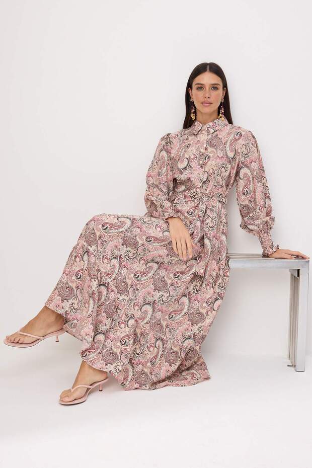 Pembe İpeksi Kumaş Kol Ucu Gipeli Şal Desen Maxi Kuşaklı Dokuma Tesettür Elbise TCTSS26EB00160