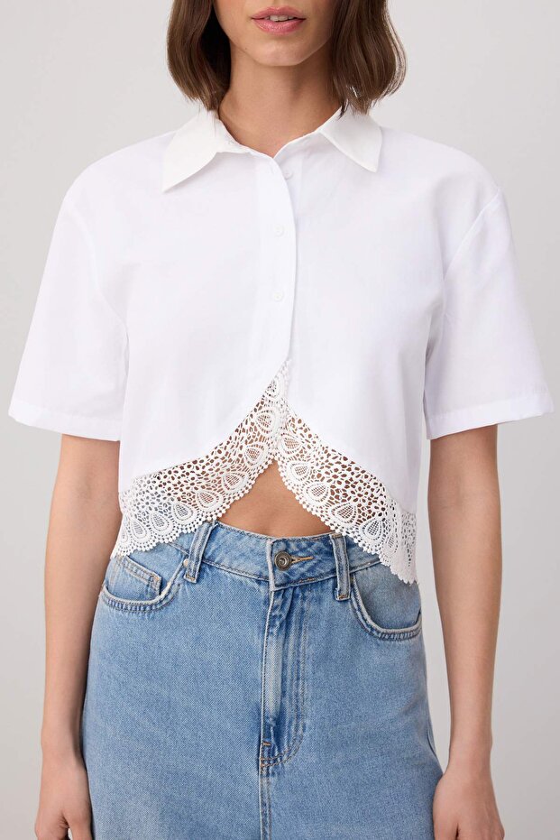 Beyaz Dantel Garnili Crop/Kısa Kesim Gömlek TWOSS26GO00195 - 3