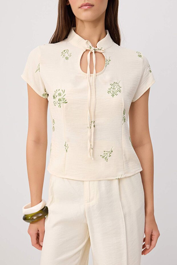 Yeşil Fitted Nakışlı Dokuma Bluz TWOSS26BZ00870 - 3