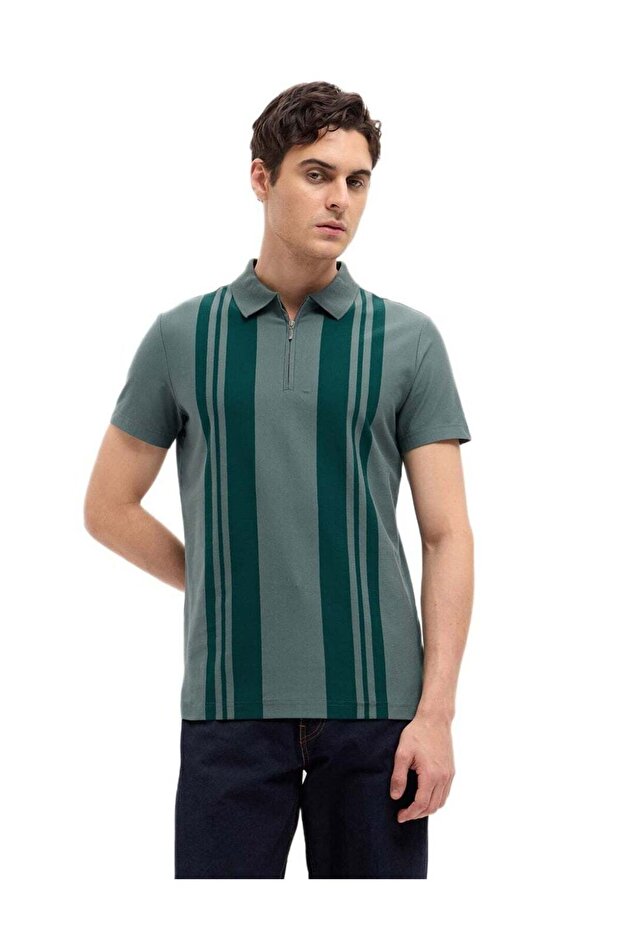 Men's T-shirt with polo style, breathable cotton fabric, comfy fit, ideal for casual or smart look.