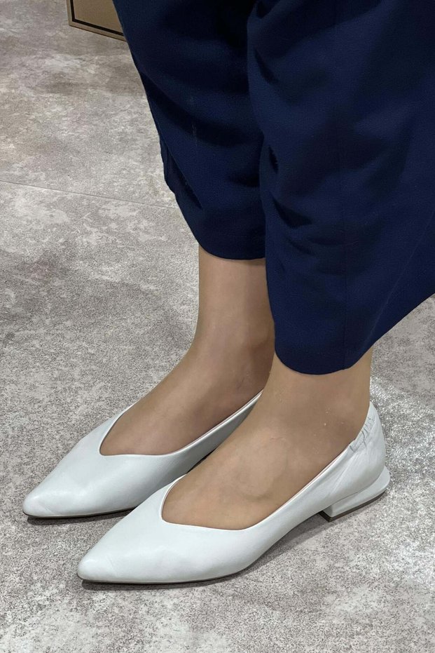 Pointed Front V Model Genuine Leather Ballerinas