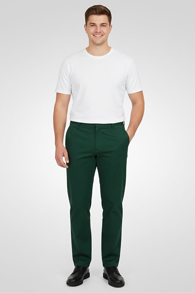بنطال تشينو سادة بقصّة Slim Fit للرجال، باللون الأخضر