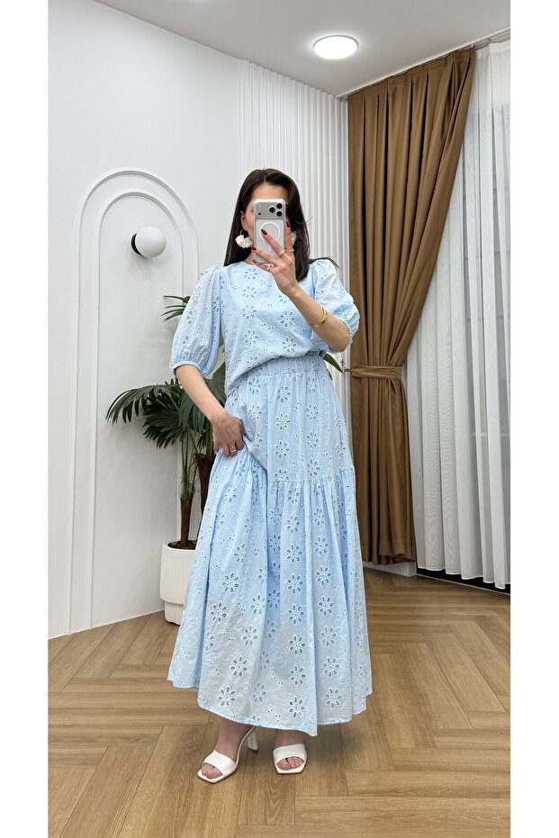 طقم بلوزة وتنورة مطرزة
