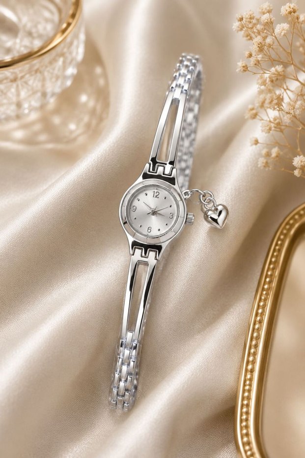Women's Heart Charm Detailed Elegant Bracelet Watch – Stylish & Minimalist Design