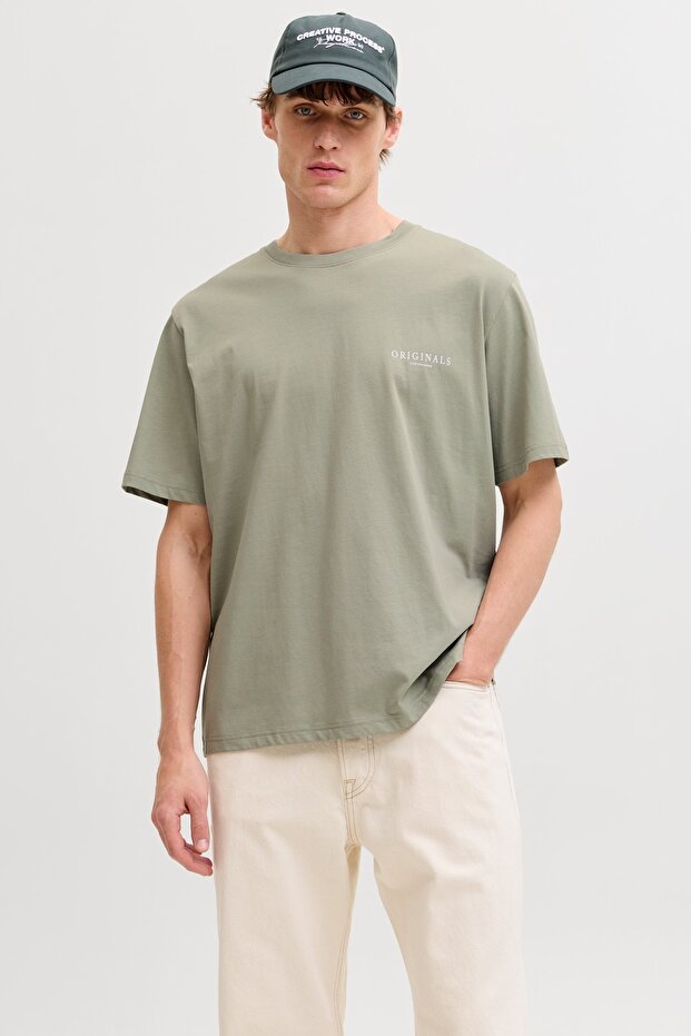 تي شيرت رجالي من Seagrass JORMONTAUK AOP BACK TEE SS CREW NECK SN رمز الموديل: 12292148Seagrass