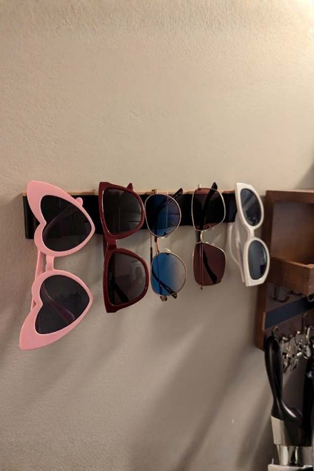 Minimalist Holder for Sunglasses