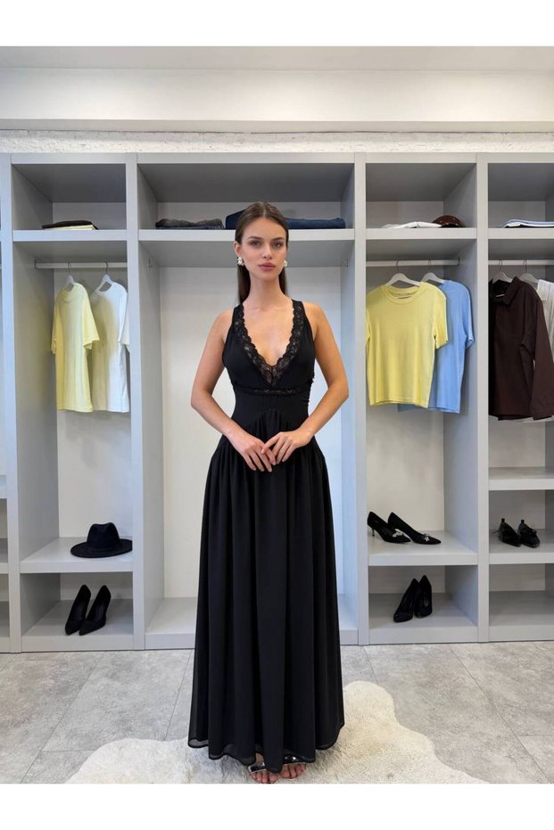 Women's Black V-Neck Lace Backless Maxi Dress