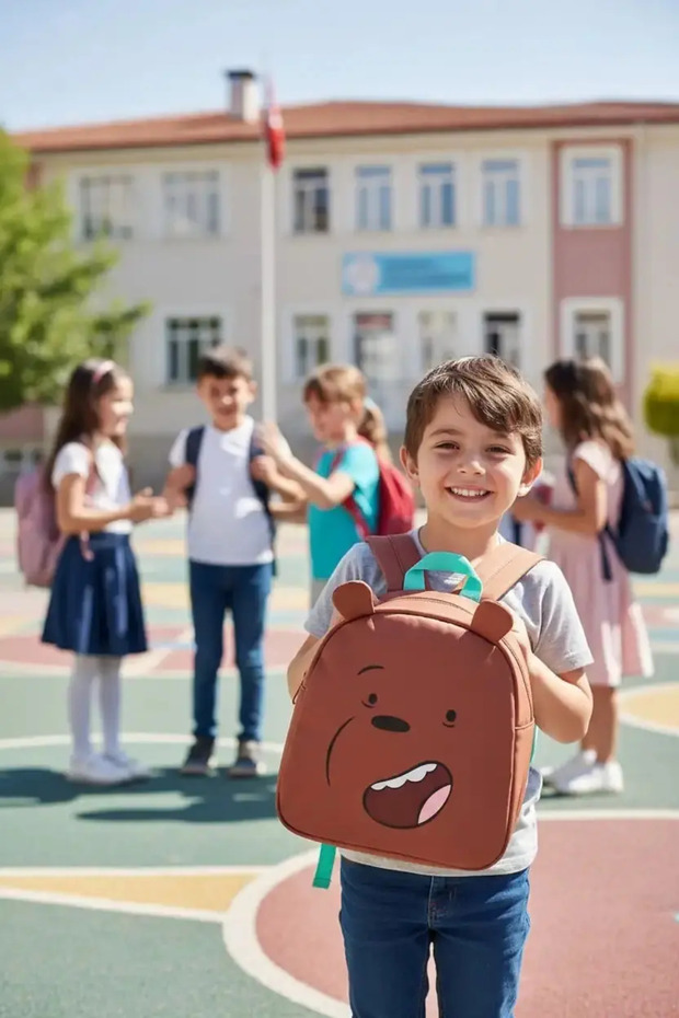 حقيبة ظهر صغيرة مرخصة من We Bare Bears - حقيبة يومية مقاومة للماء وخفيفة الوزن 24 سم