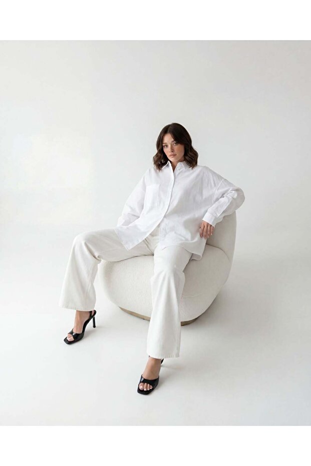 قميص أساسي كبير الحجم باللون الأبيض - 1