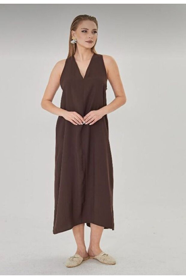 V-Neck Back Cutout Detail