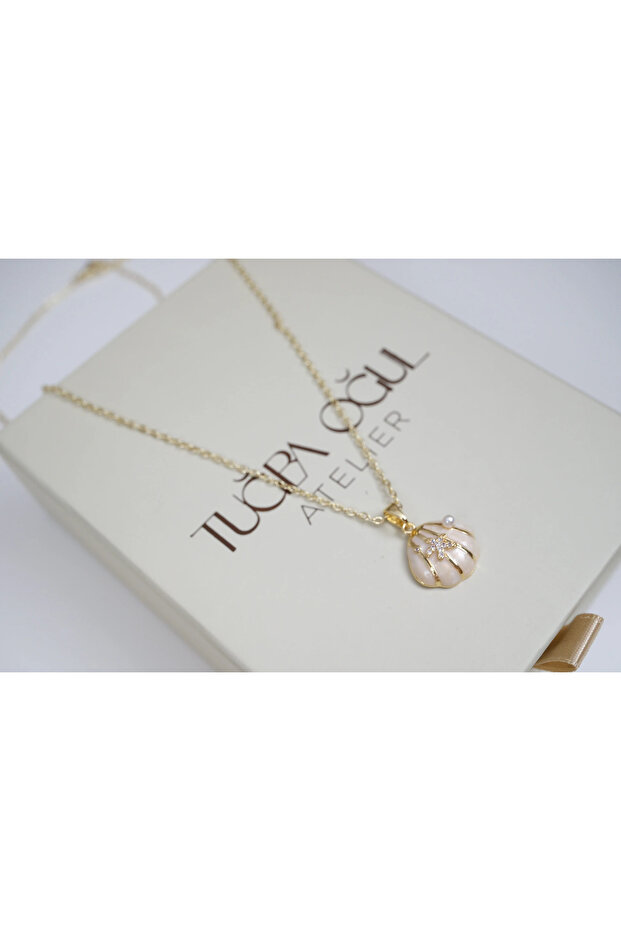 Kol563 Sea Shell Figured Pearl Detail Pendant