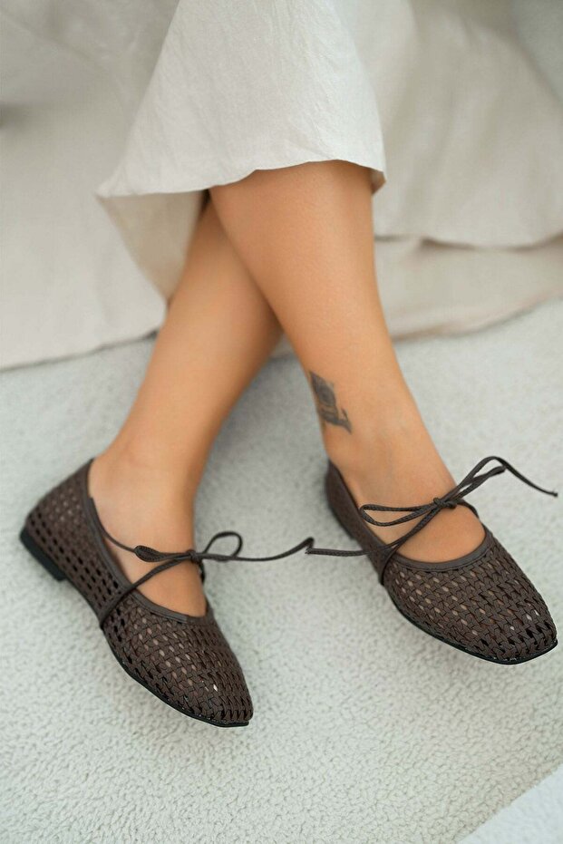 Danso Women's Straw Detailed Tie-Up Ballerinas Brown
