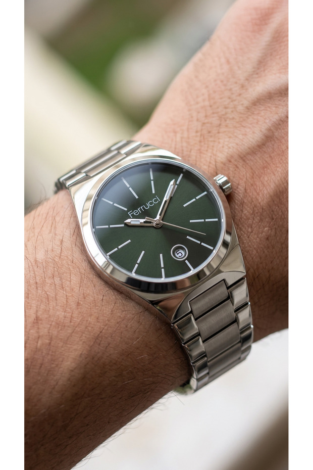Waterproof Steel Case Men's Wristwatch with Calendar