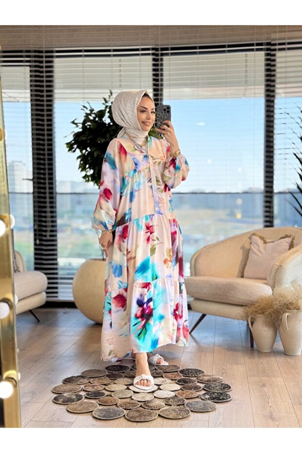 25EL552 فستان بنمط باتيك ملون وياقة على شكل حرف V بلون بيج