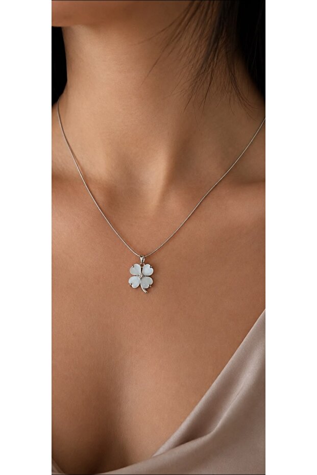 Miore Four-Leaf Clover Figured Women's Necklace with Zircon Stone Detail