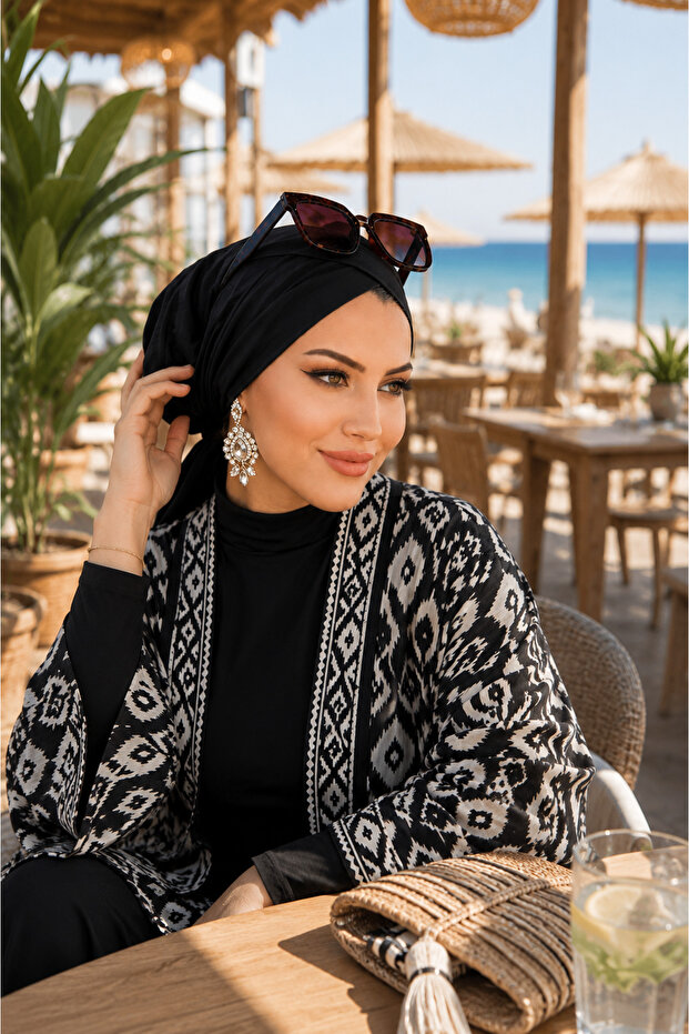 Black Crossed Lace-Up Cap Suitable for Sea and Pool Use