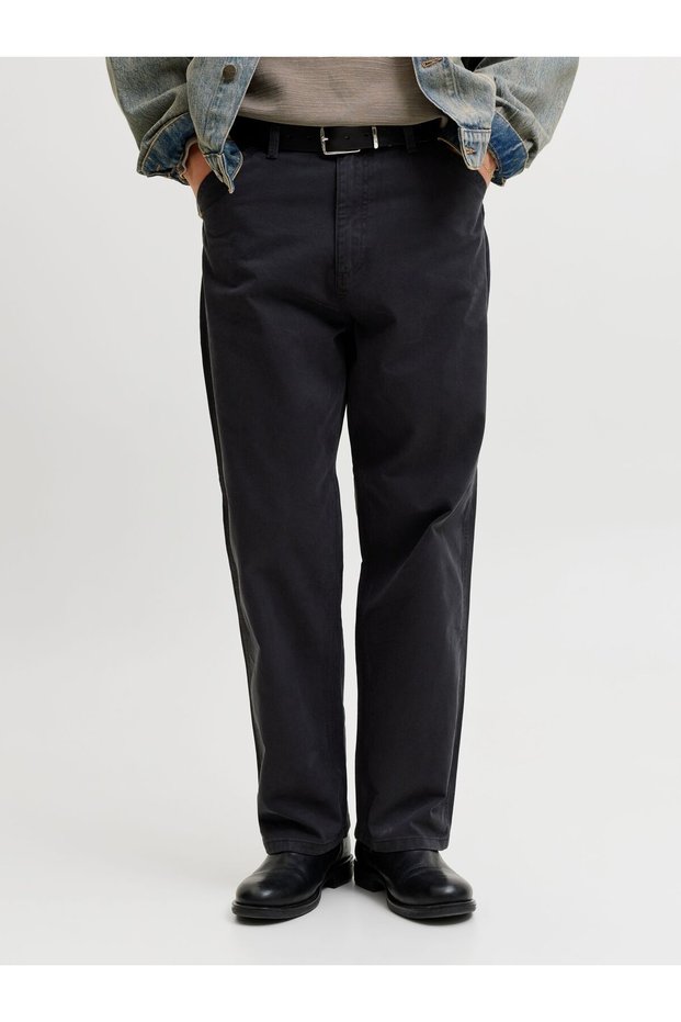Pantaloni largi