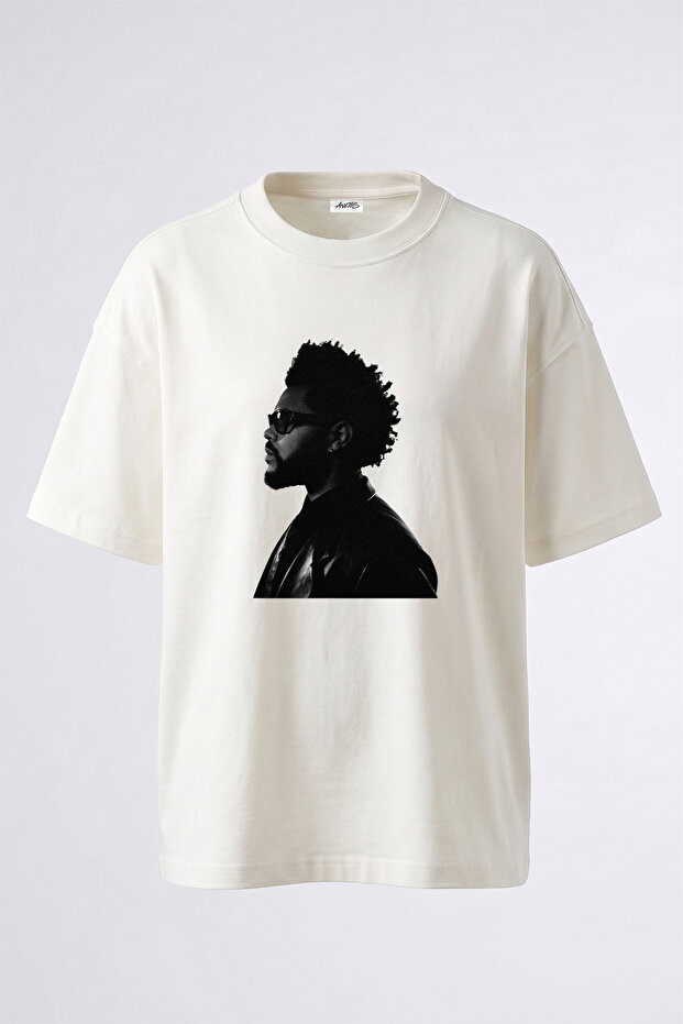 تي شيرت أبيض كبير الحجم مطبوع بتصميم The Weeknd_23