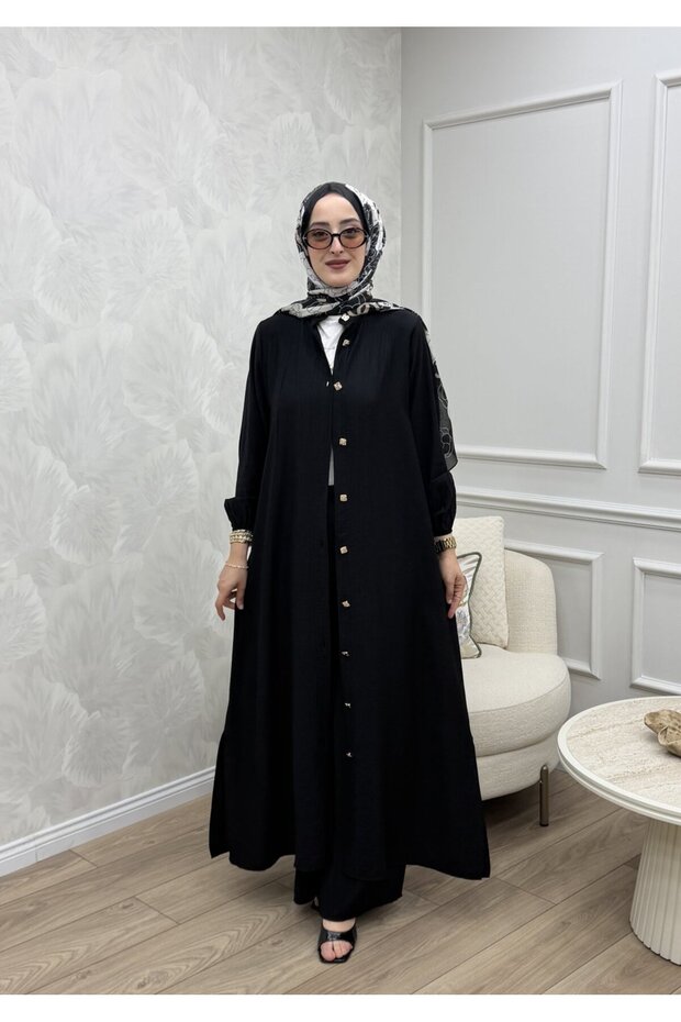 فريق آسيا أسود اللون