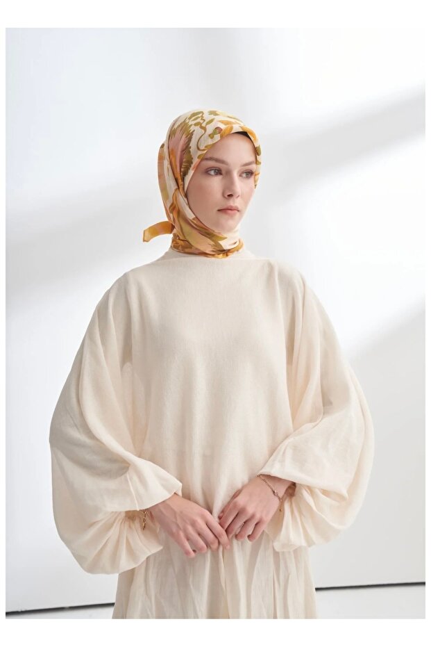وشاح من قماش التنسل