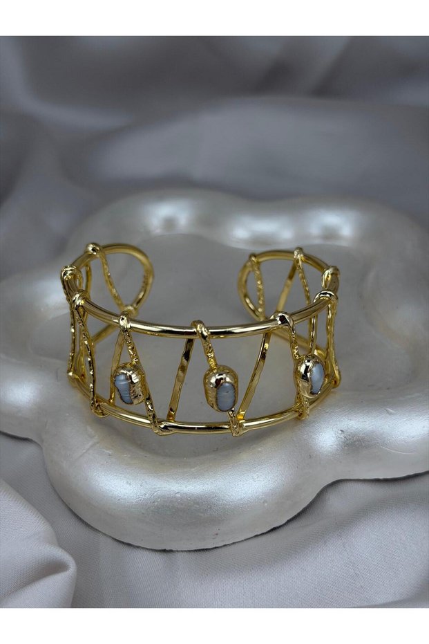 Women's Gold Color Pearl Detailed Geometric Handcuff Bracelet Modern Elegant Bracelet