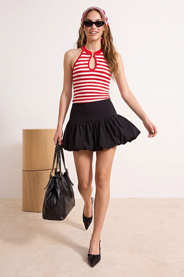 Ekru İnce Çizgili Cut Out Detaylı Triko Bluz TWOSS26BZ00890