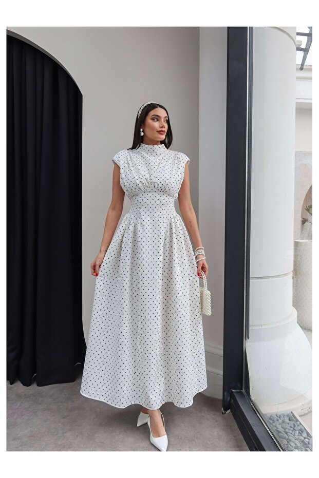منقّط فستان بدون أكمام بنمط مزوّد بحشوات أكتاف