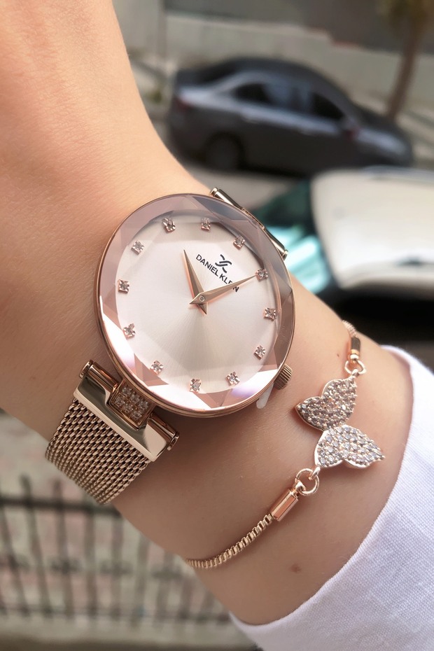 Women's Wristwatch and Bracelet Set