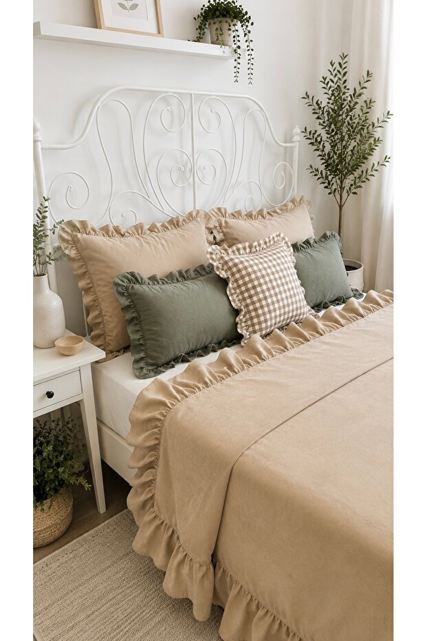 Frilly Beige Bedspread Double - 3