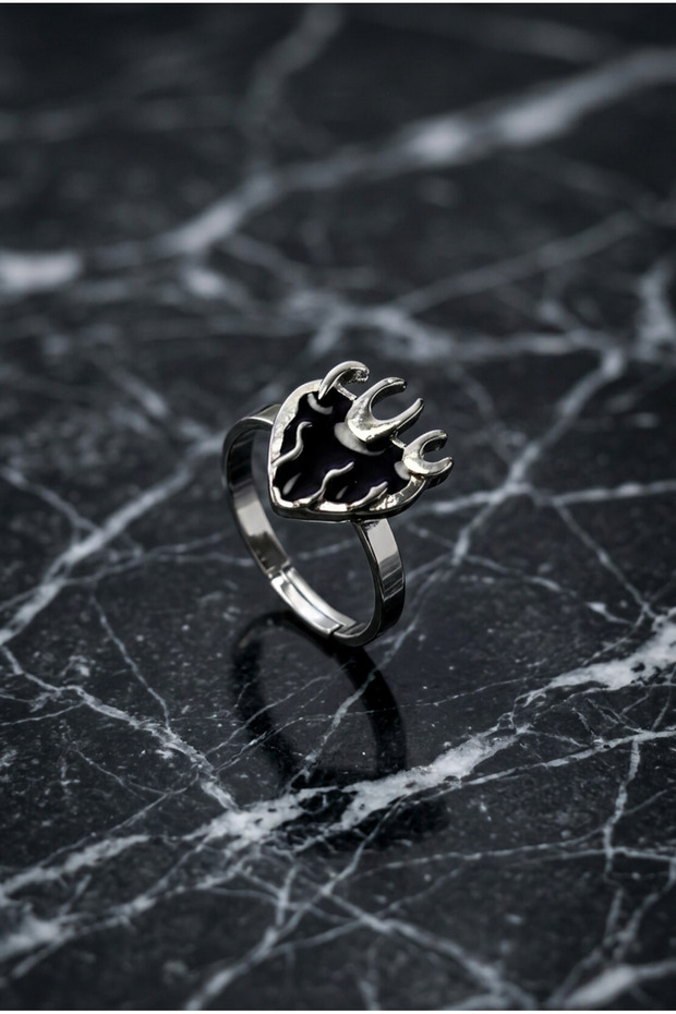 Flaming Black Heart Stylish and Modern Design Minimal Adjustable Women's Ring