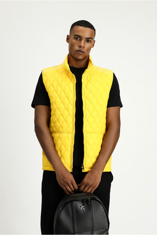 Mock Neck Pocketed Zippered Quilted Sports Vest