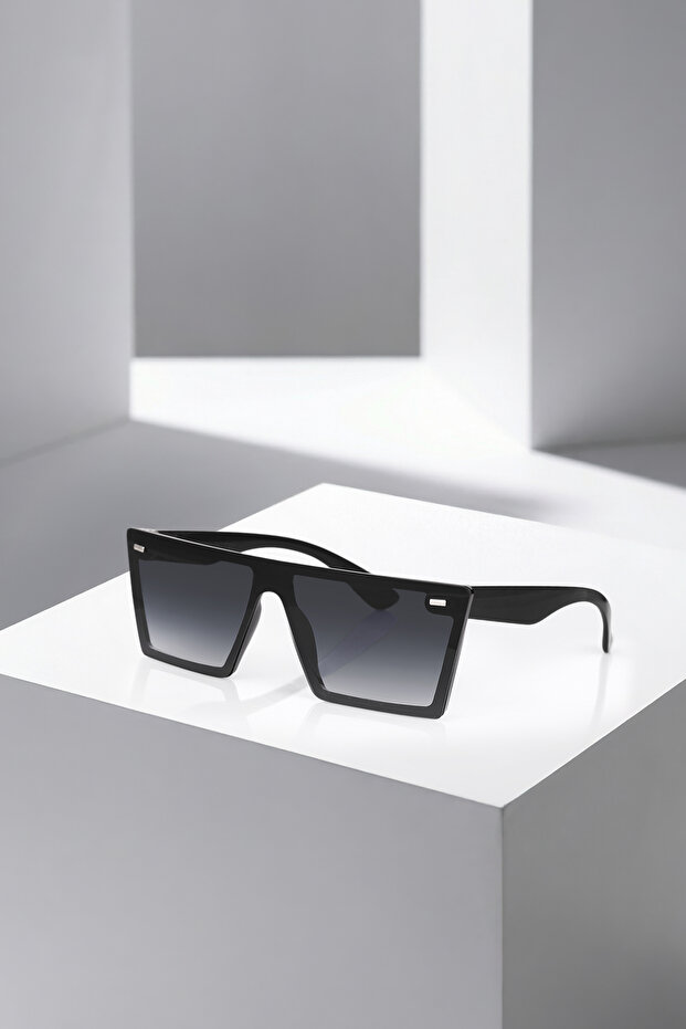 Gradient Unisex Sunglasses with Uv400 Protection Black Color Plg-2112C1