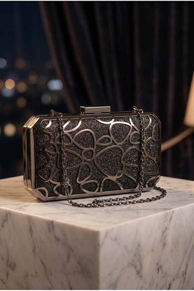 Elegant Evening Bag with Metal Detailing, Stylish Design, Suitable for Hand and Shoulder Use