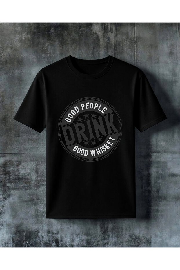 تي شيرت كبير الحجم مطبوع عليه عبارة "Good People Drink Whiskey"