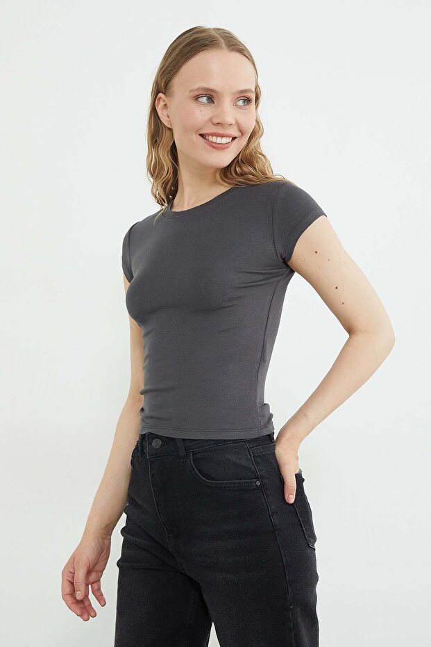 Basic Crew Neck T-Shirt - 3