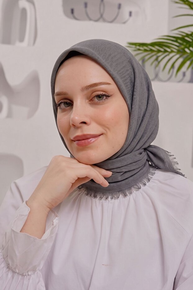 وشاح قطني رمادي