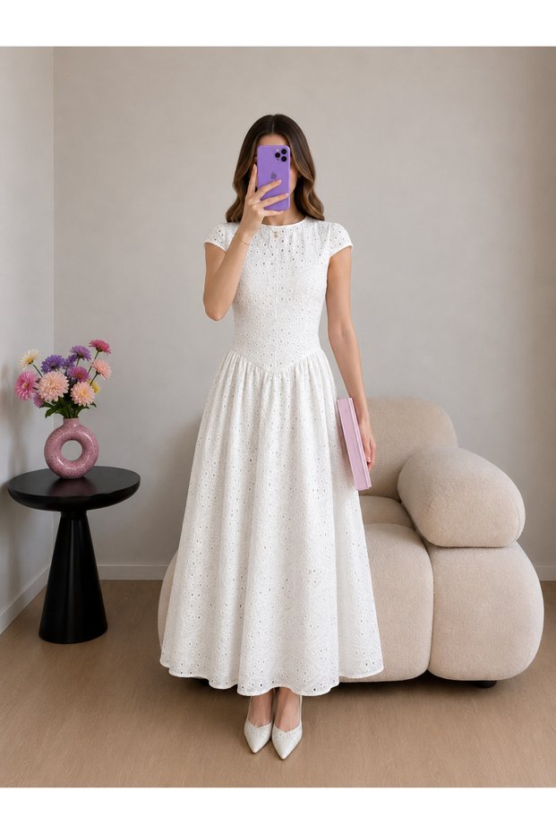 Rochie lungă cu volane, plisată și dantelă
