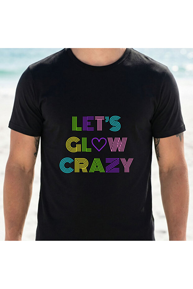 تي شيرت أسود مع نص 'Let's Shine Crazy' ونمط قلب، مناسب لارتداءه في حفلات الشاطئ.