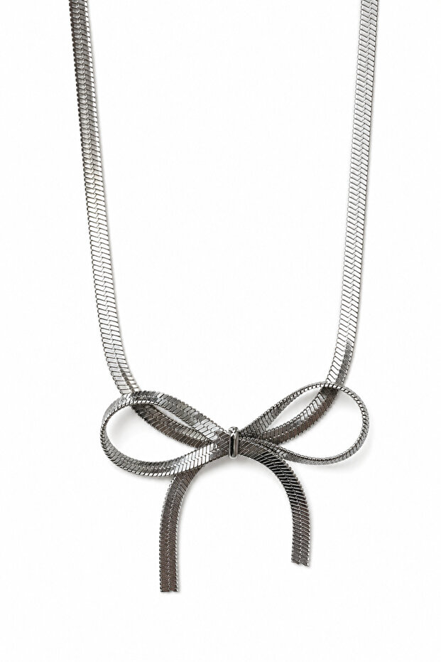 Stylish and Modern Steel Necklace with Snake Chain Bow Detail