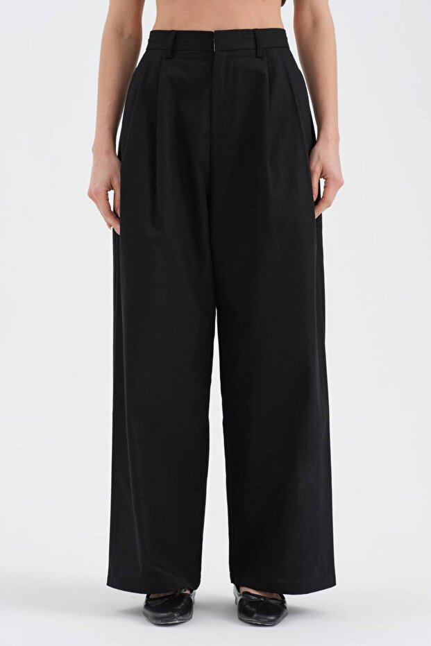 Women's Linen Fabric Front Pleated Detailed Design Trousers