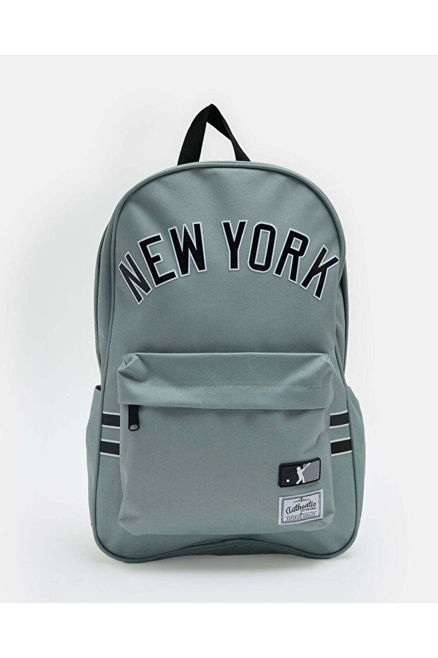 حقيبة ظهر رجالية باللون الرمادي