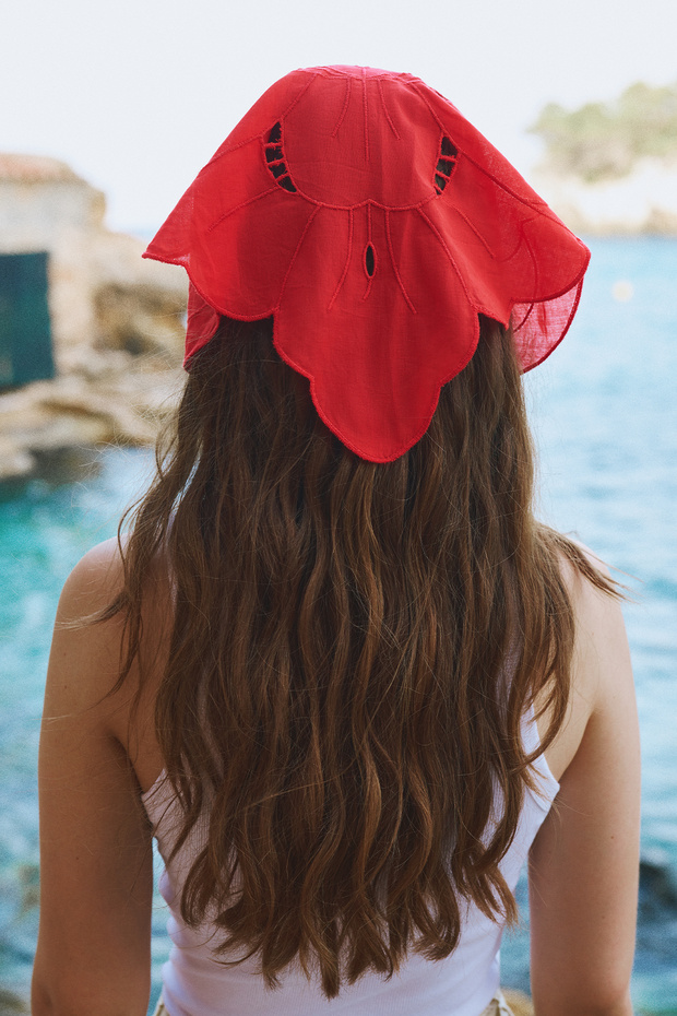 Embroidered Lotus Patterned Scarf Red